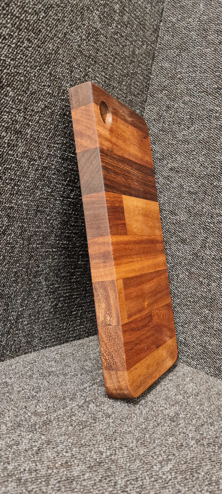 Snygg skärbräda av återbruksmaterial | Återbruksbräda